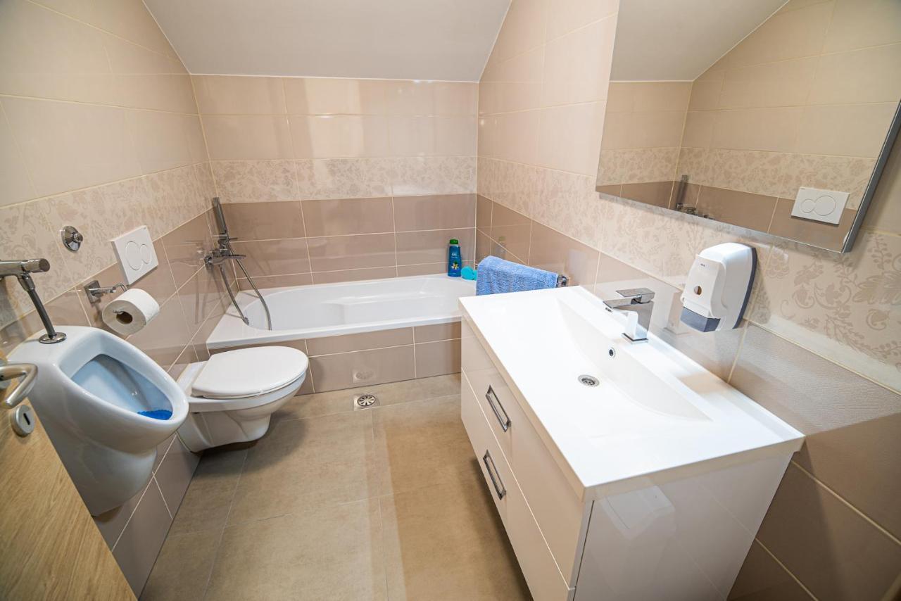 Holiday Home With Hot Tub And Sauna Sabina Rovte Luaran gambar