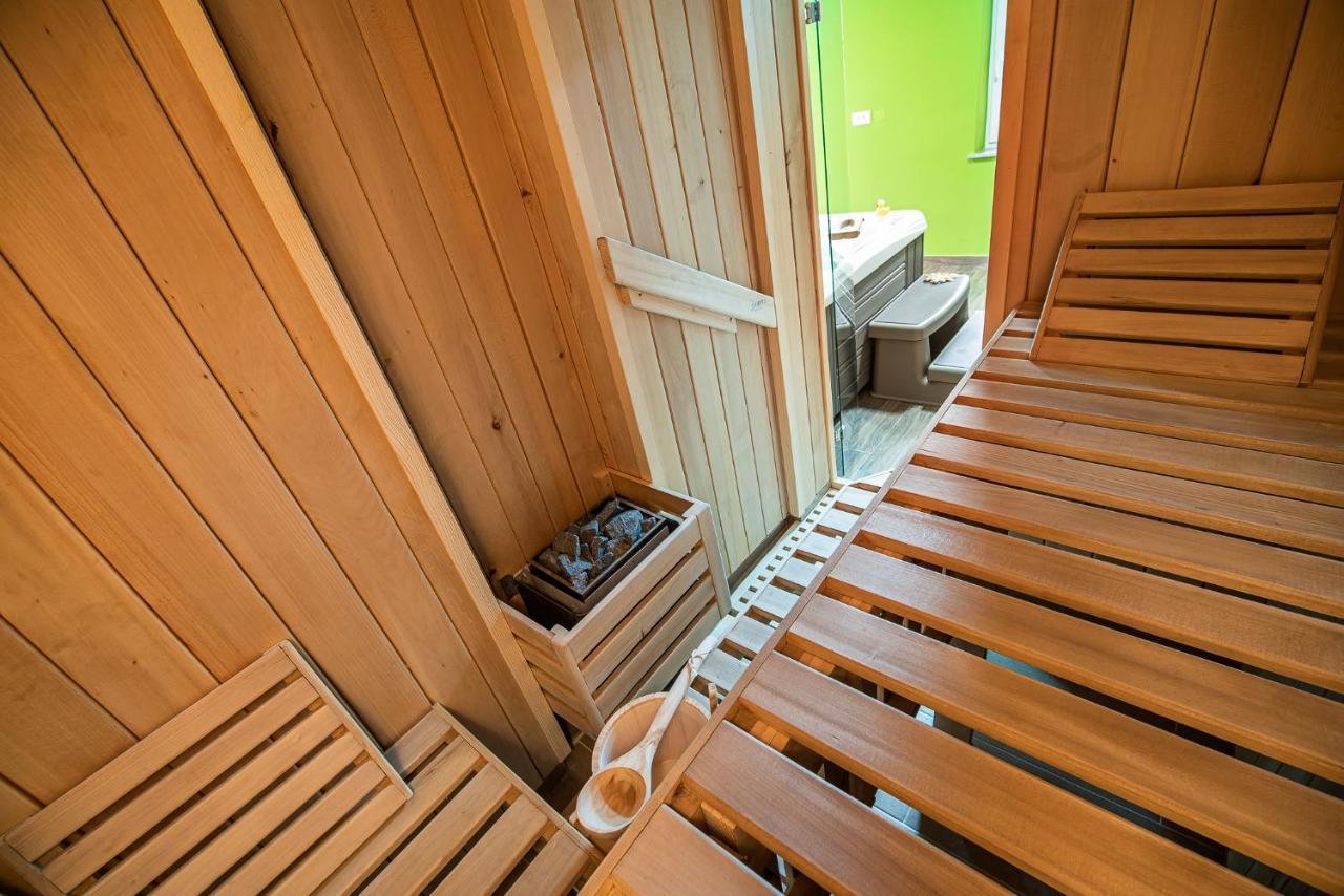Holiday Home With Hot Tub And Sauna Sabina Rovte Luaran gambar