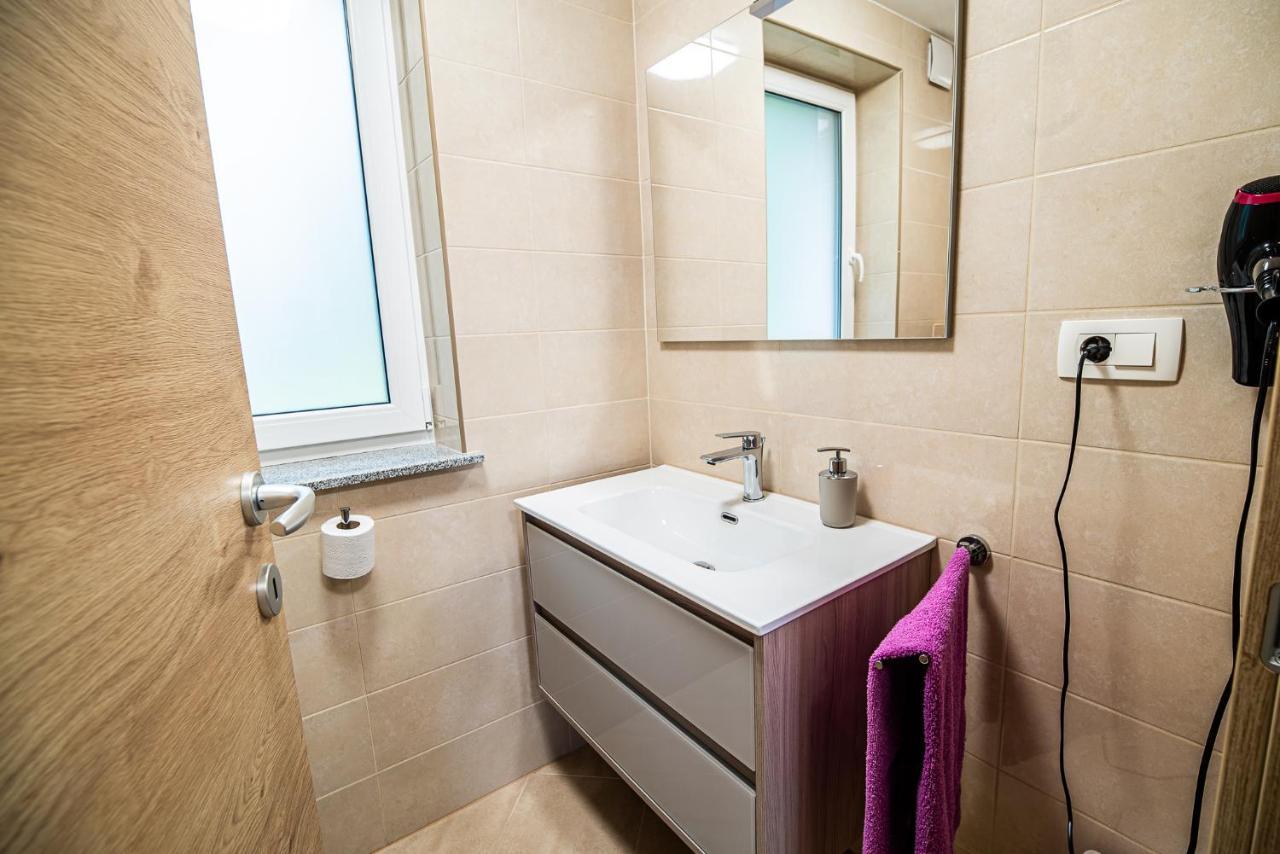 Holiday Home With Hot Tub And Sauna Sabina Rovte Luaran gambar