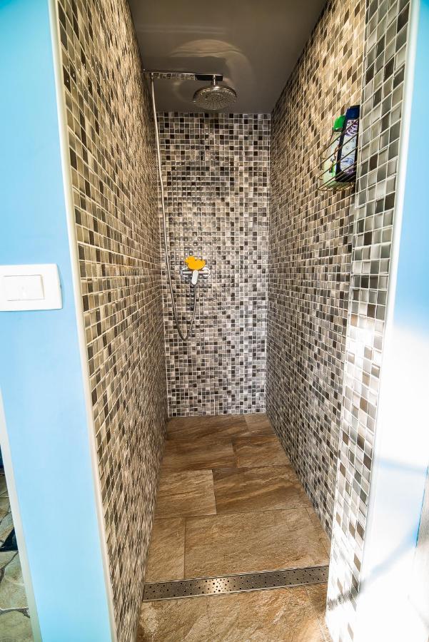 Holiday Home With Hot Tub And Sauna Sabina Rovte Luaran gambar