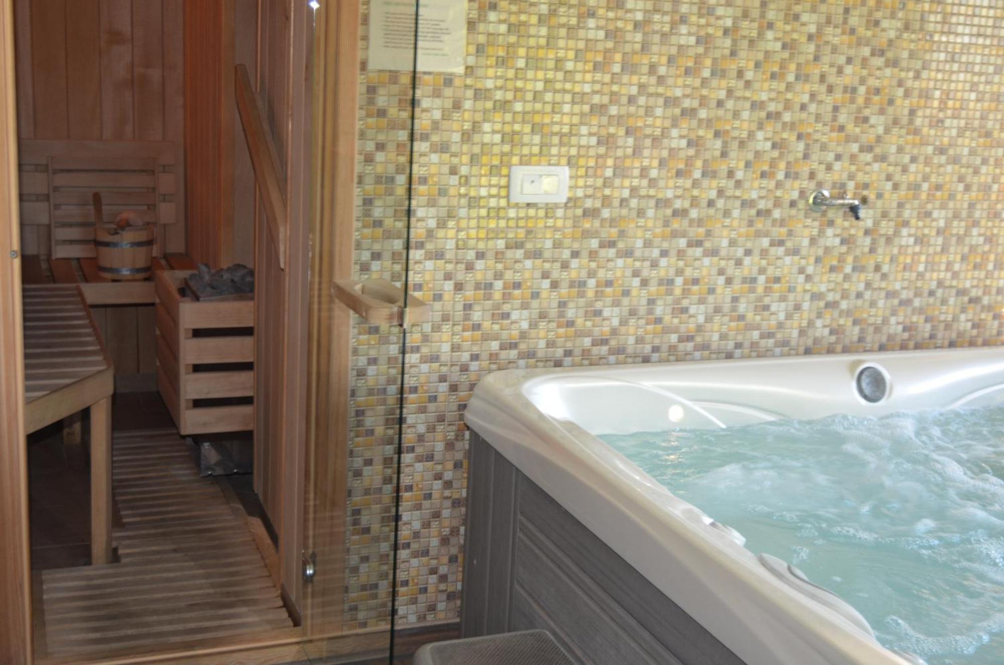 Holiday Home With Hot Tub And Sauna Sabina Rovte Luaran gambar